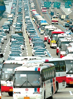 NEWSPAPER PIC OF THE TRAFFIC...